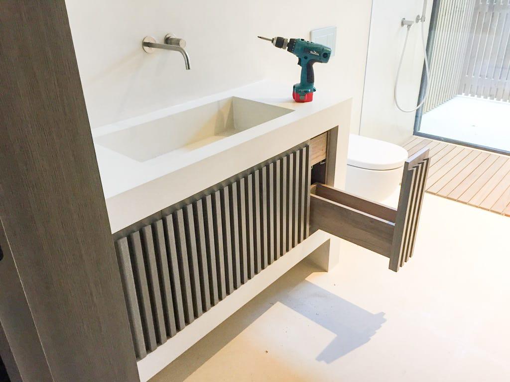 Muebles baño modernos a medida en Sotogrande